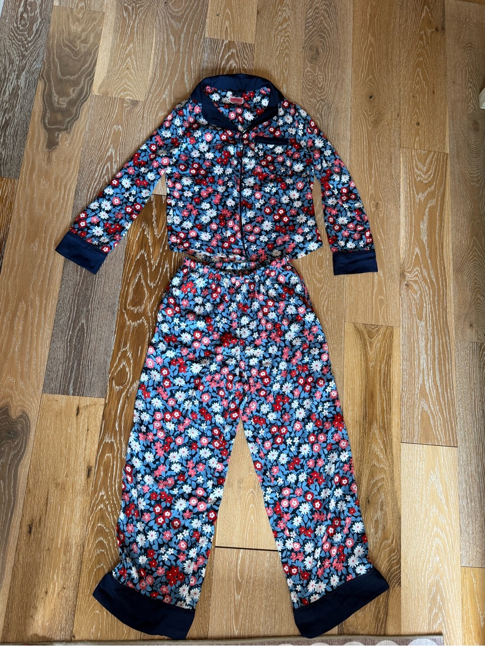 Kate Spade Daisy Long Pajama Set featuring a floral pattern - Picture 2 of 8